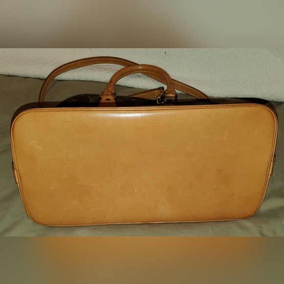 LOUIS VUITTON HANDBAG - Picture 12 of 17